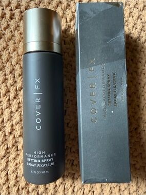 COVER FX High Performance Setting Spray in Black with Gold Cap